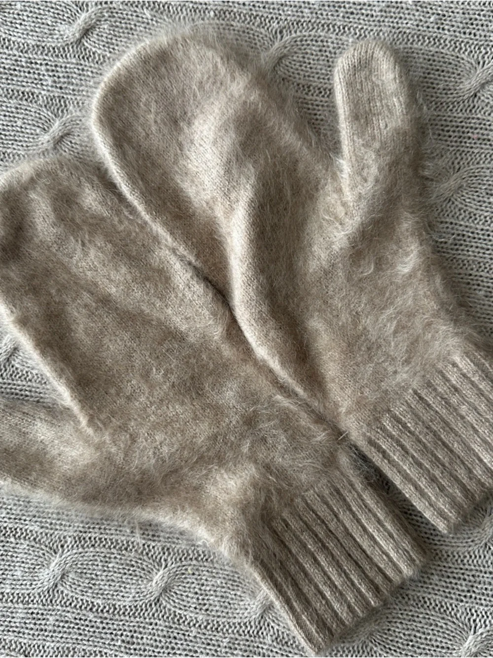 NWT Lululemon Fuzzy Cashmere Mittens, Heathered Nutmeg, M/L